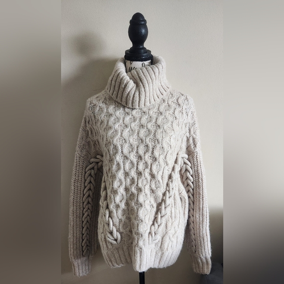 H&M Sweaters - H&M Knit Sweater